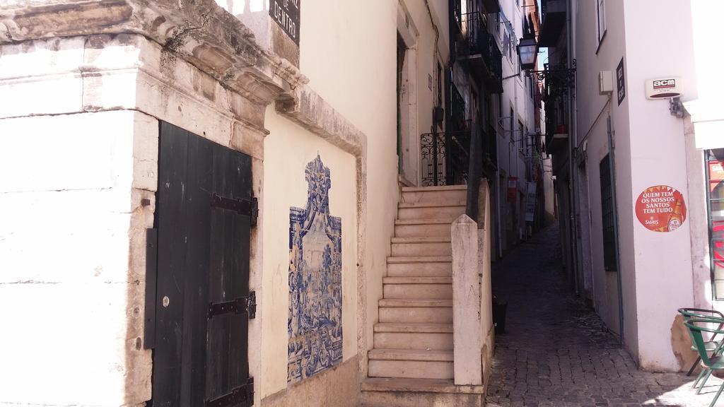 Alfama Apartment With Balcony Lisbon Room photo